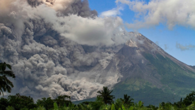 Evacuan a población aledaña al volcán Merapi en Indonesia tras erupción