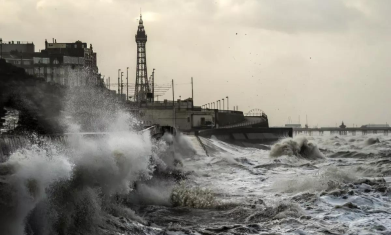 Tormenta 'Isha' azota costas de Irlanda y Reino Unido, miles se quedan sin electricidad