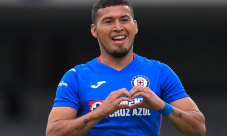 Juan Escobar es separado del primer equipo de Cruz Azul