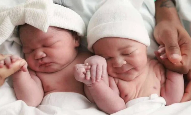 La razón por la que estos gemelos nacieron en años diferentes 