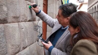 Dañan con pintura muro inca, en Perú