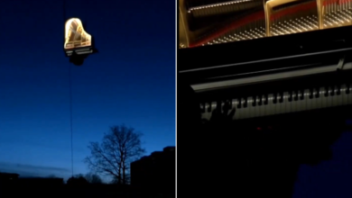 Alain Roche toca el piano colgado de una grúa a 10m de altura