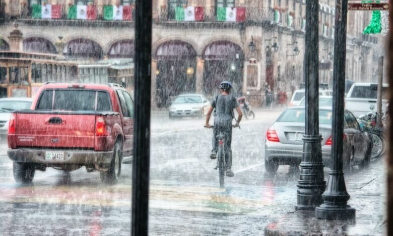 Por lluvias suspenden clases en Baja California