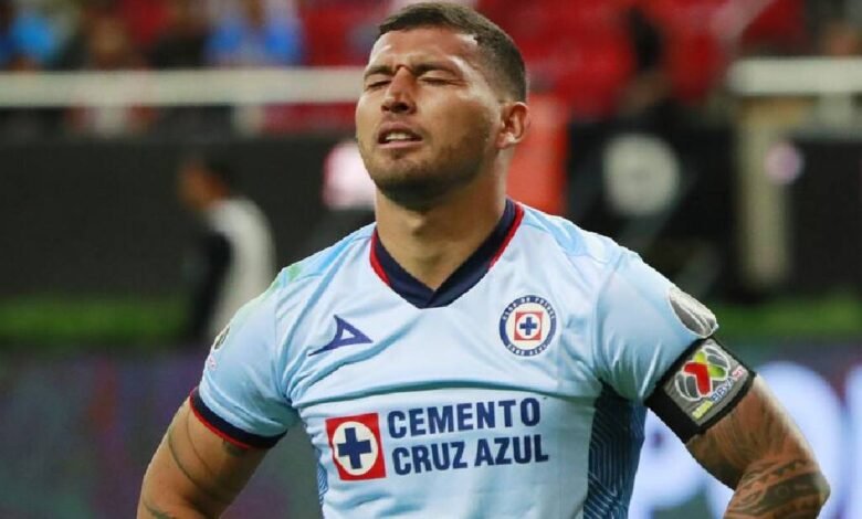 Cruz Azul le "rogó" a Juan Escobar para evitar su salida