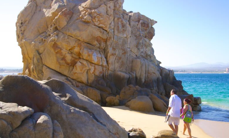 Descubre la belleza oculta de Playa del Amor en Cabo San Lucas