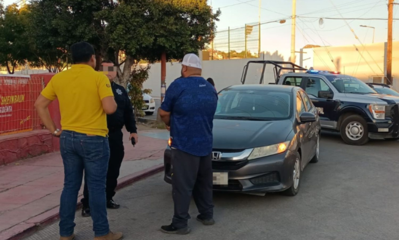 Una pelota que se salió del Estadio Arturo C. Nahl de La Paz, golpeó a un hombre en su auto