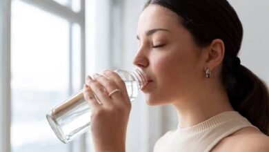 ¿Para qué sirve tomar agua mineral con sal?