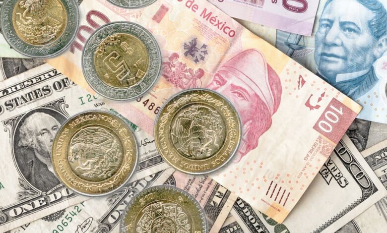 Peso mexicano inicia la semana fortalecido ante el debilitamiento del dólar