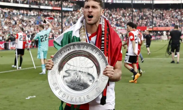 Santiago Giménez y el Feyenoord se convierten en campeones