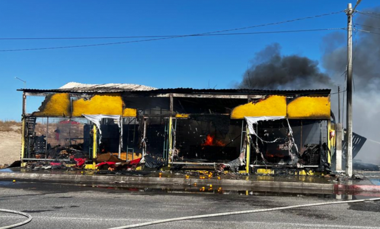 Incendio consume por completo una frutería en Los Cabos
