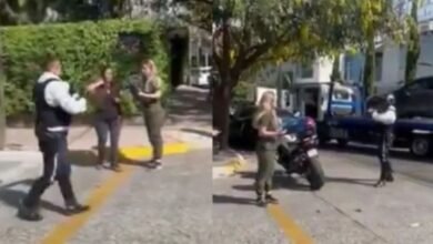 Captan a policía vial peleando a golpes con dos mujeres en Jalisco