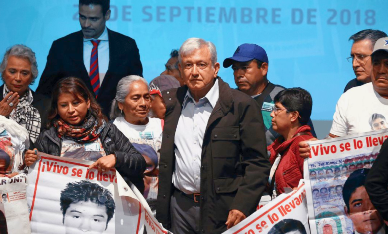 AMLO sostiene encuentro con padres de normalistas de Ayotzinapa