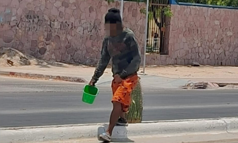 Hombre en situación de calle escupió a una mujer por no darle dinero en un semáforo de La Paz