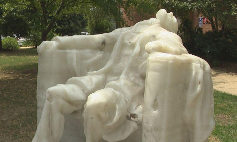 Se derrite estatua de Lincoln por altas temperaturas en Washington