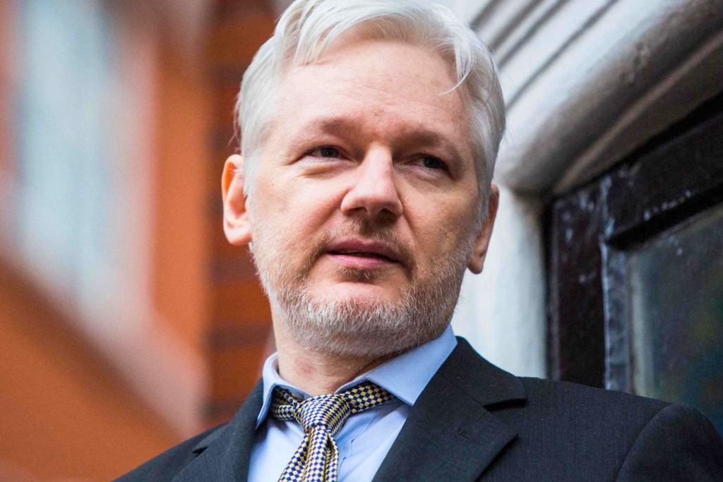 Julian Assange sale libre; se declarará culpable de espionaje