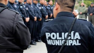 Diputada de Michoacán apoya a policías en plantón y luego los insulta