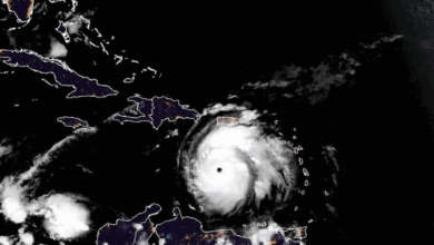 Beryl pierde fuerza, pero sigue siendo un peligroso huracán de categoría 5