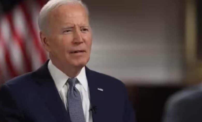 Biden olvida nombre de secretario de Defensa y lo llama el tipo negro