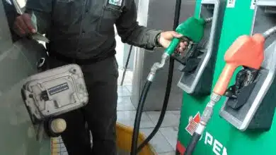 ¿Es mejor cargar la gasolina por litro o por monto?, Profeco aclara