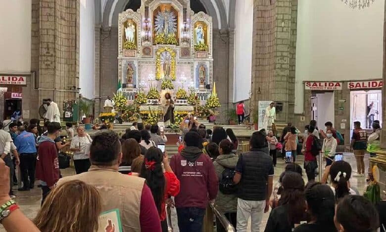 Hacen fila en San Hipólito para venerar reliquia de San Judas Tadeo