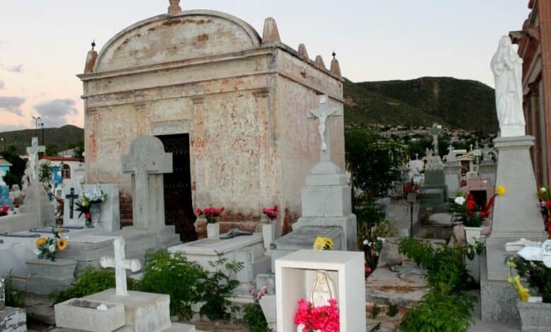 Hombre se quita la vida dentro del panteón de Los San Juanes, La Paz