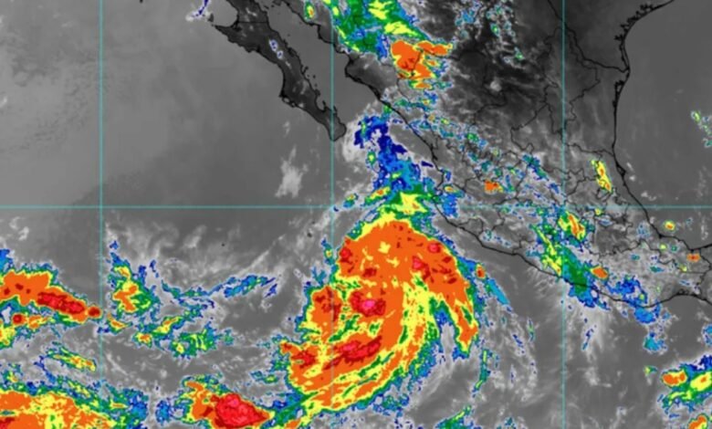 Tormenta tropical 'Carlotta' se intensifica a huracán categoría 1 y traerá lluvias intensas a Baja California Sur