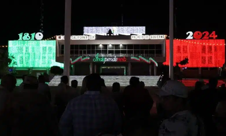 Plaza de la Reforma se ilumina de patriotismo: Así se vivió el encendido de luces en BCS