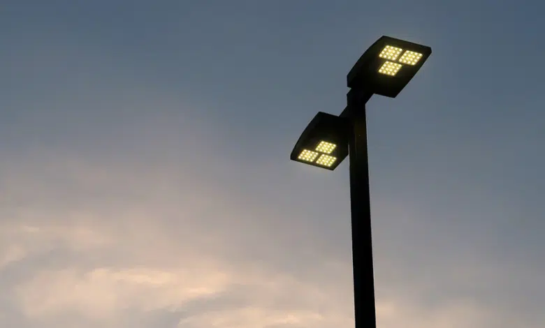 San Pedro y La Paz brillan de nuevo tras rehabilitación de luminarias