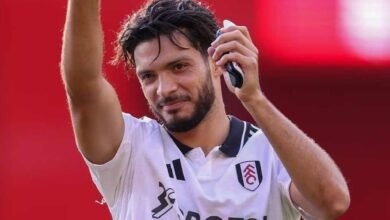 Raúl Jiménez sorprende con otro golazo frente al Aston villa