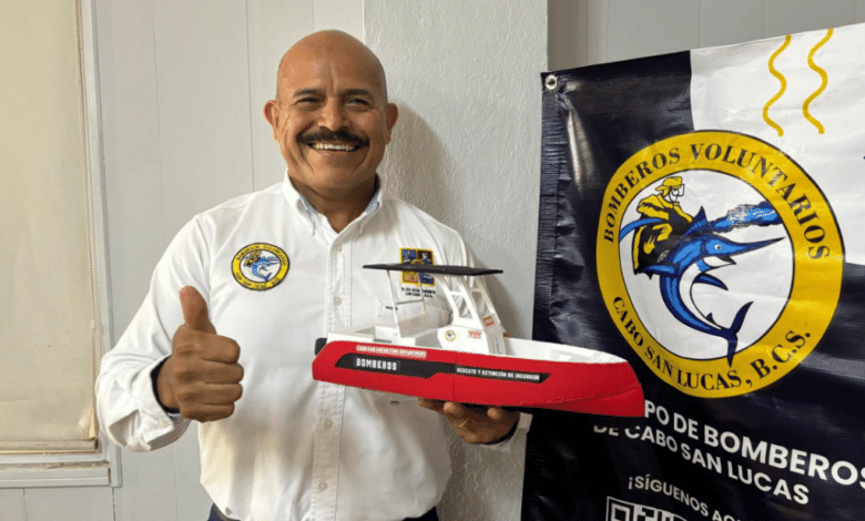 Bomberos de Cabo San Lucas construyen la embarcación "Neptuno 1114"