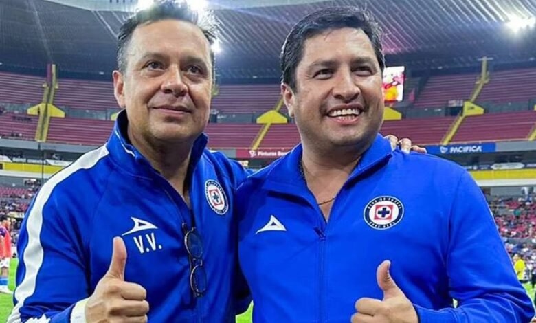 Julión Álvarez presume amor por Cruz Azul