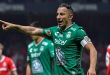 ¡Sin despedida! Andrés Guardado sorprende al viajar a Monterrey con férula y muletas