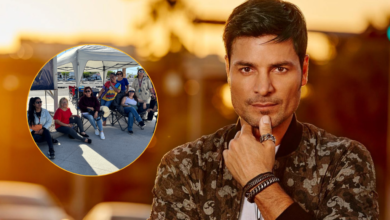 Fanáticas de Chayanne acampan desde la madrugada para asegurar boletos en La Paz