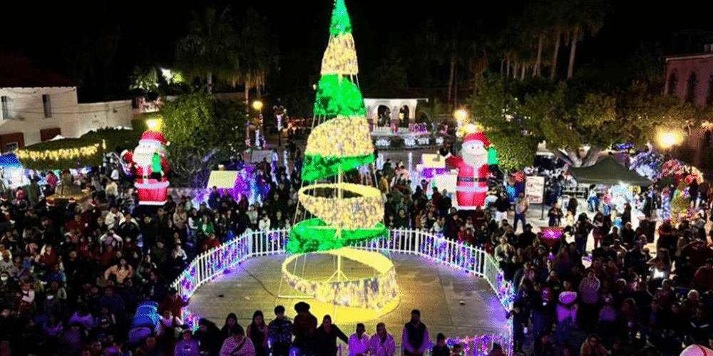 Inician los festejos decembrinos en Loreto con el encendido del árbol navideño