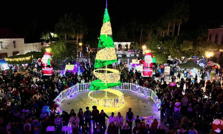 Inician los festejos decembrinos en Loreto con el encendido del árbol navideño