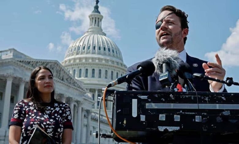 Dan Crenshaw felicita a Harfuch por acciones contra fentanilo