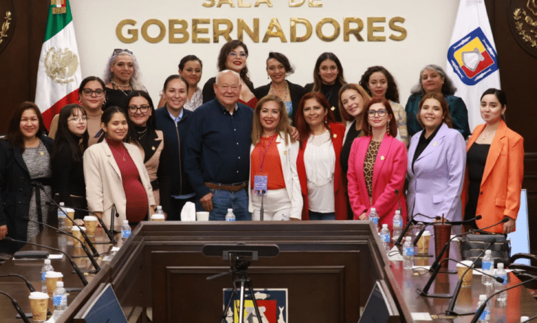 Se reúne gobernador, Víctor Castro con integrantes del Parlamento de Mujeres de BCS